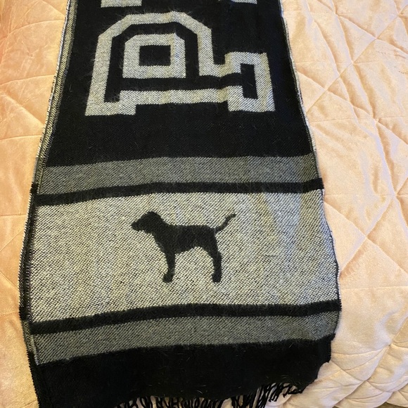 PINK Victoria's Secret Accessories - EUC VS PINK Stadium Scarf‎ Black Gray VS Dog Logo